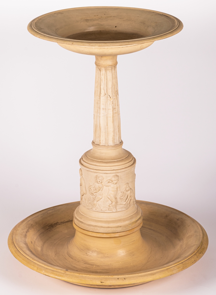 Tvättställ, 2 delar av gjutet lergods. Reliefbilder.