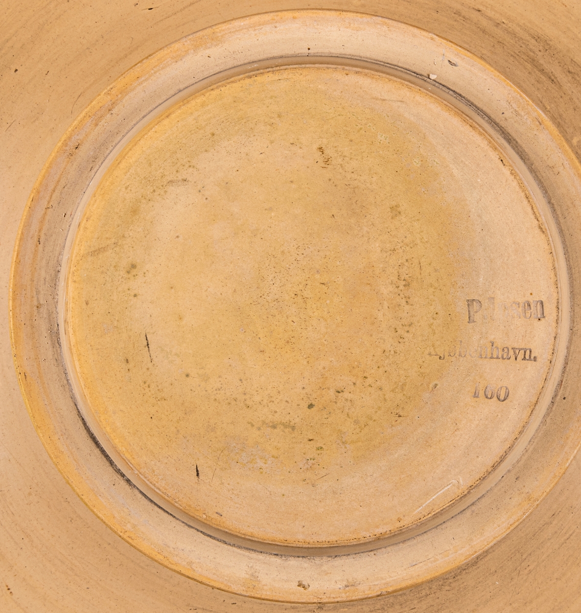 Tvättställ, 2 delar av gjutet lergods. Reliefbilder.