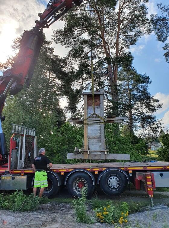 Pipe blir fraktet på lasteplan