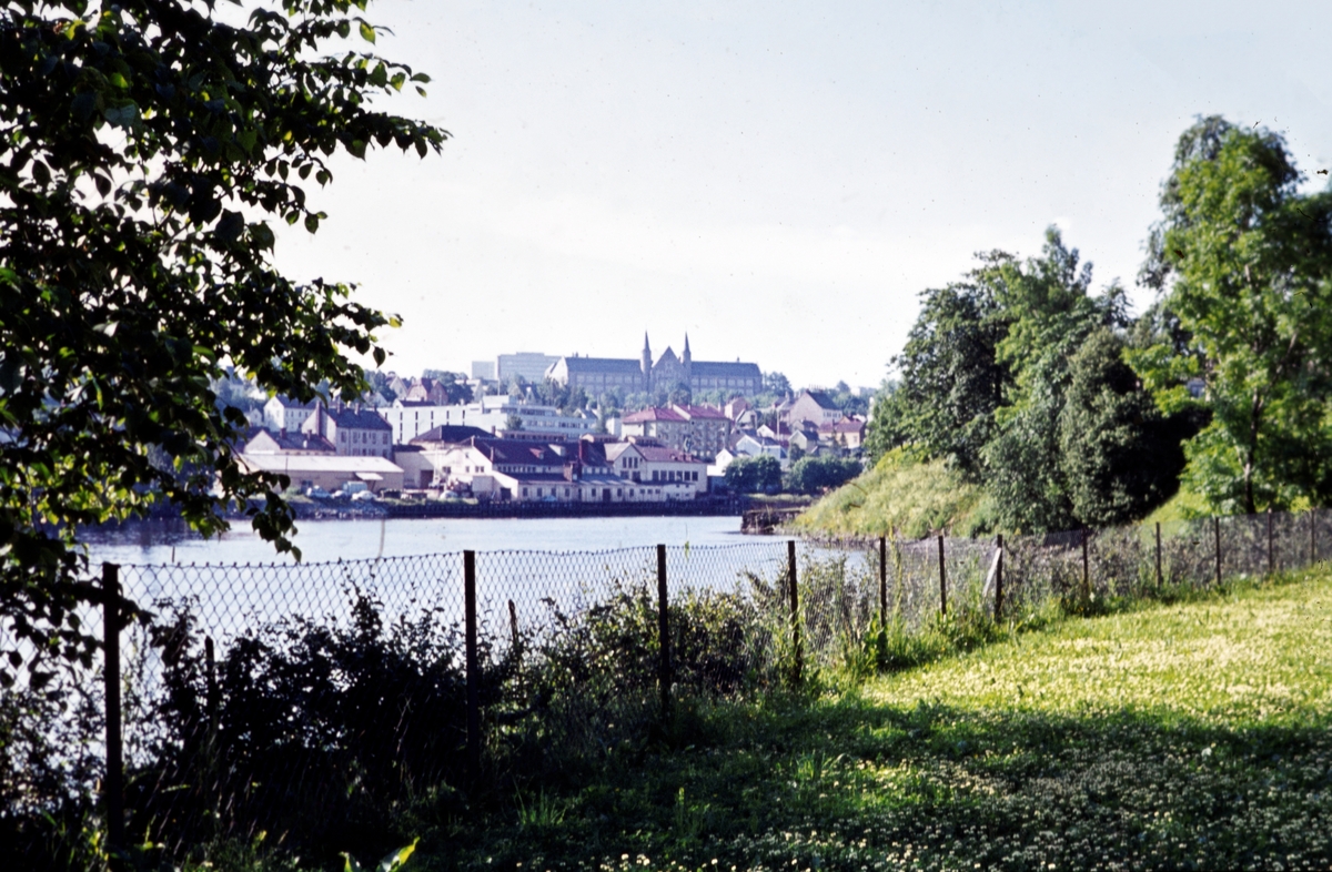 Utsikt over Nidelva mot Øvre Bakklandet og NTH