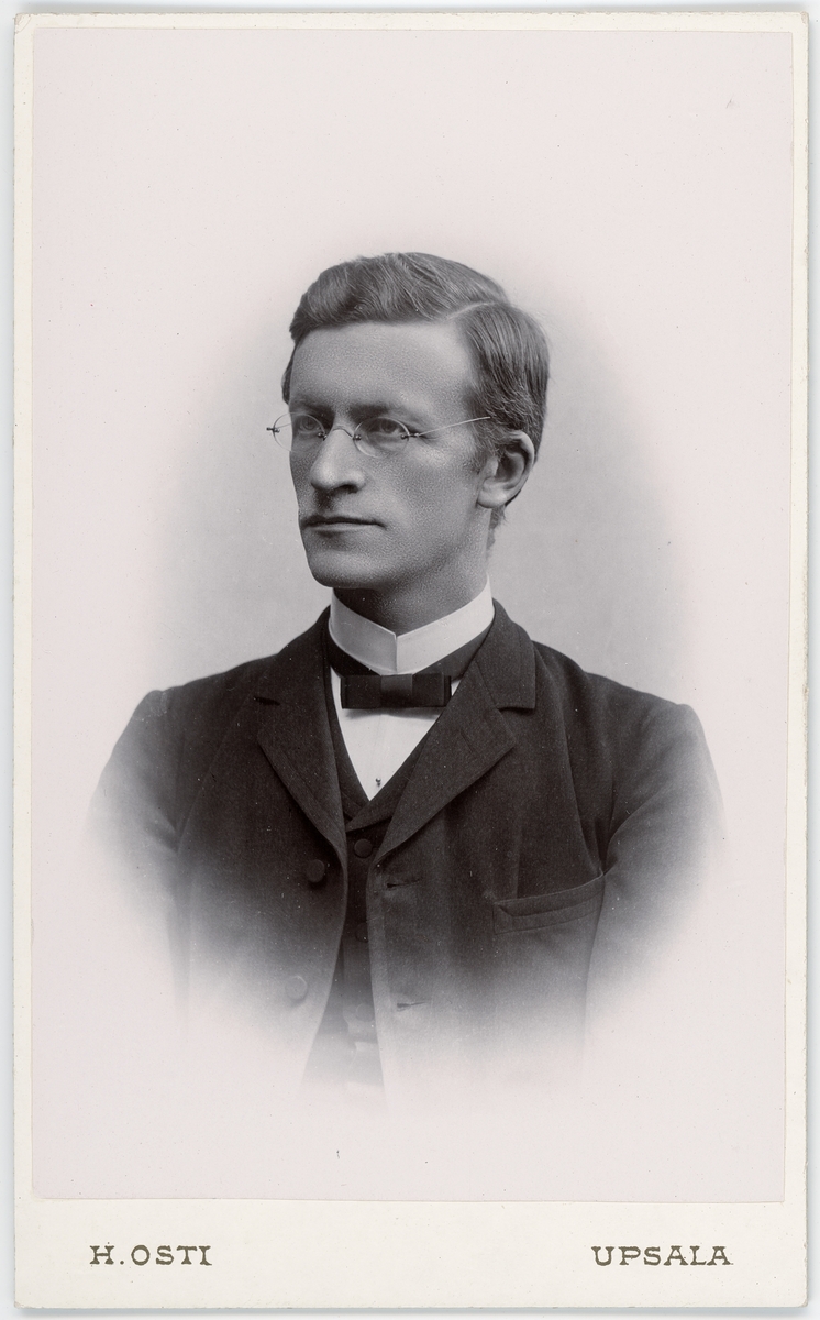 Kabinettsfotografi - professor Danielsson, Uppsala