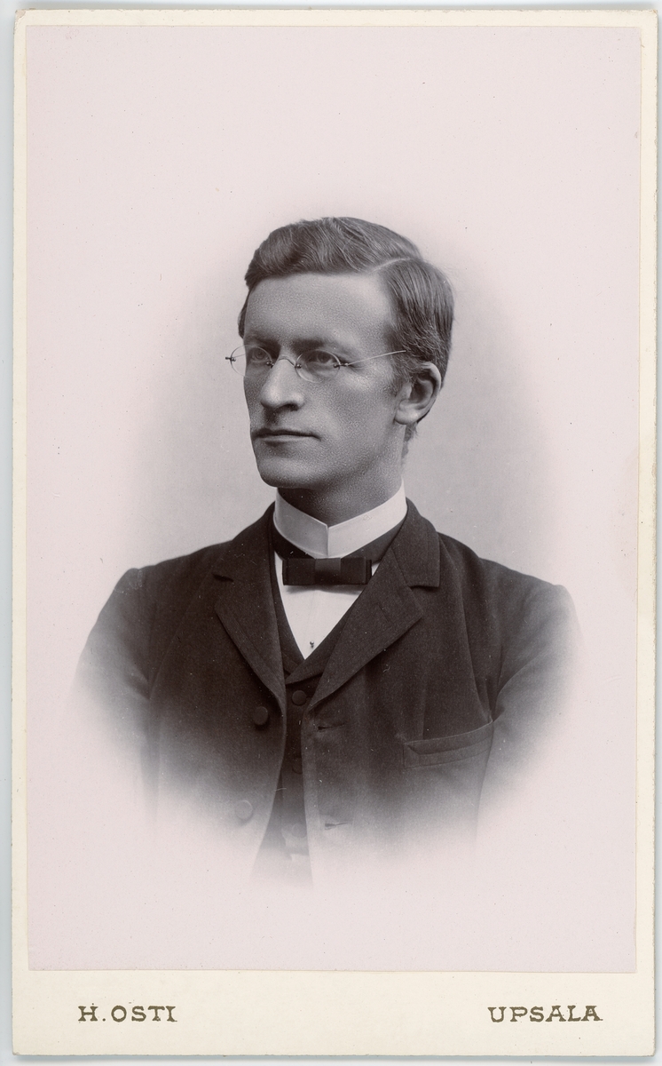 Kabinettsfotografi - professor Danielsson, Uppsala