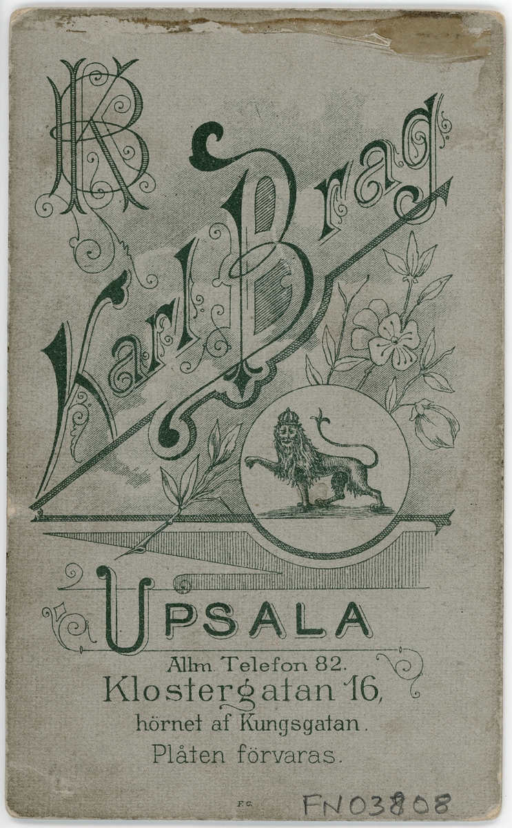 Kabinettsfotografi - två kvinnor i ytterkläder och hatt, Uppsala 1898