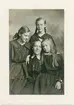 Kabinettsfotografi - Maria N med Elisabet, Birgit och Margareta, Uppsala 1918