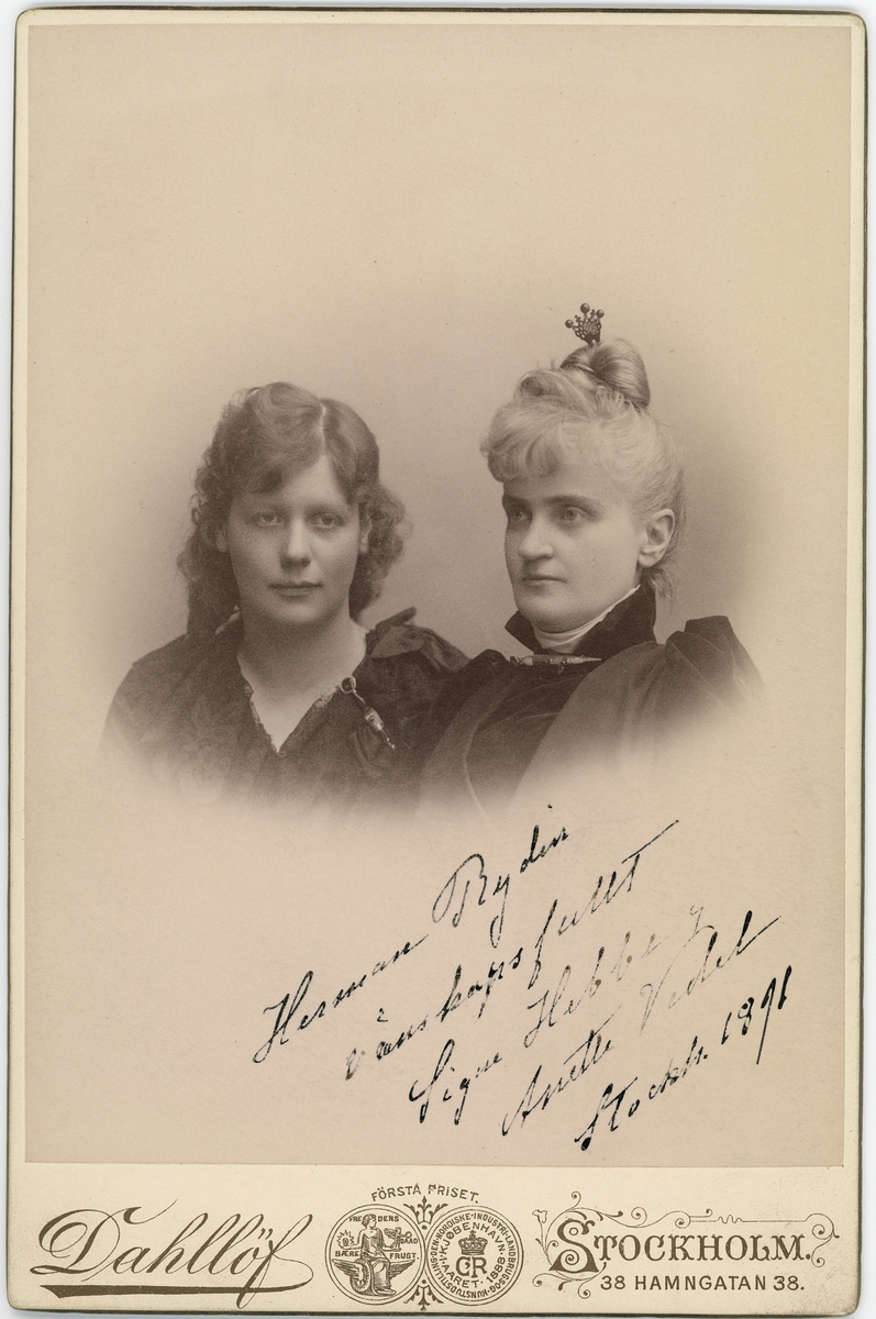 Kabinettsfotografi - Signe Hebbe och Anette Vedel, Stockholm 1891