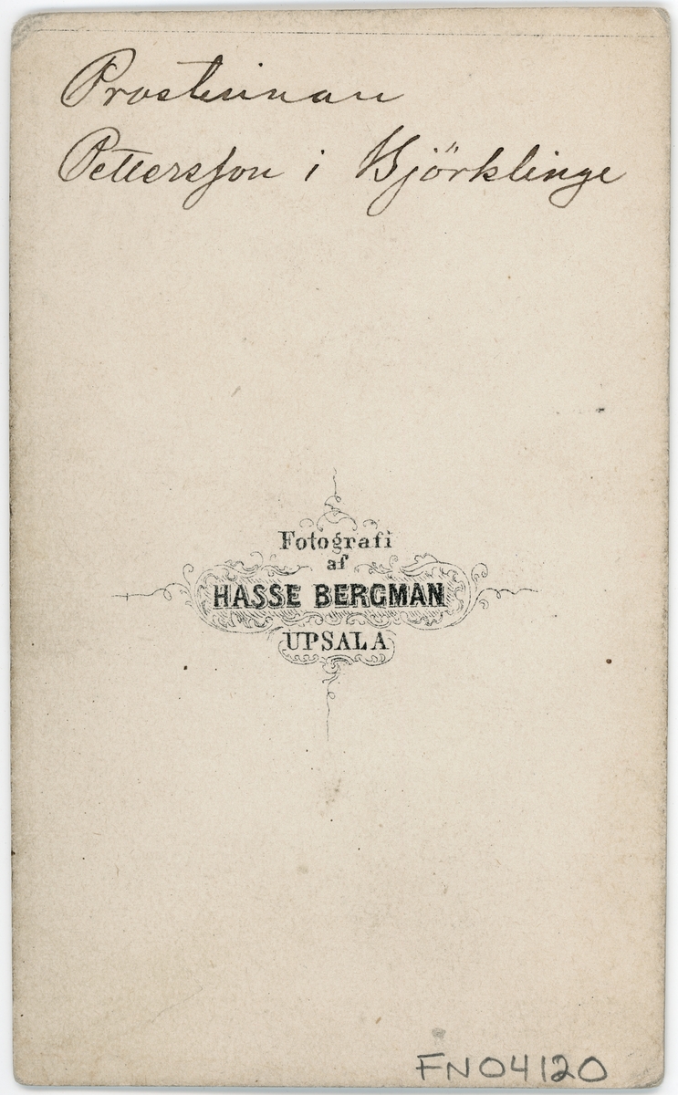 Kabinettsfotografi - prostinnan Pettersson från Björklinge, 1860-tal