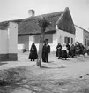 På väg till kyrkan i Vörs. Tjeckoslovakien-Ungern-Österrike 1935.