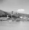 På Donau. En borgruin. Kan vara i närheten av Bratislava? Tjeckoslovakien-Ungern-Österrike 1935.