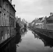 Bebyggelse vid en av kanalerna i Brygge. Tyskland-Holland-Belgien 1938.