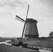 Väderkvarn söder om Zuiderzee, (nuvarande IJsselmeer). Tyskland-Holland-Belgien 1938. IJsselmeer är en insjö i Nederländerna som uppstod genom uppförandet av en dammbyggnad i Zuiderzee, en vik av Nordsjön.