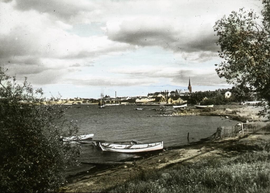 Luleå från Guldras udde.
Märkt G Berglunds Ljusbildstillverkning