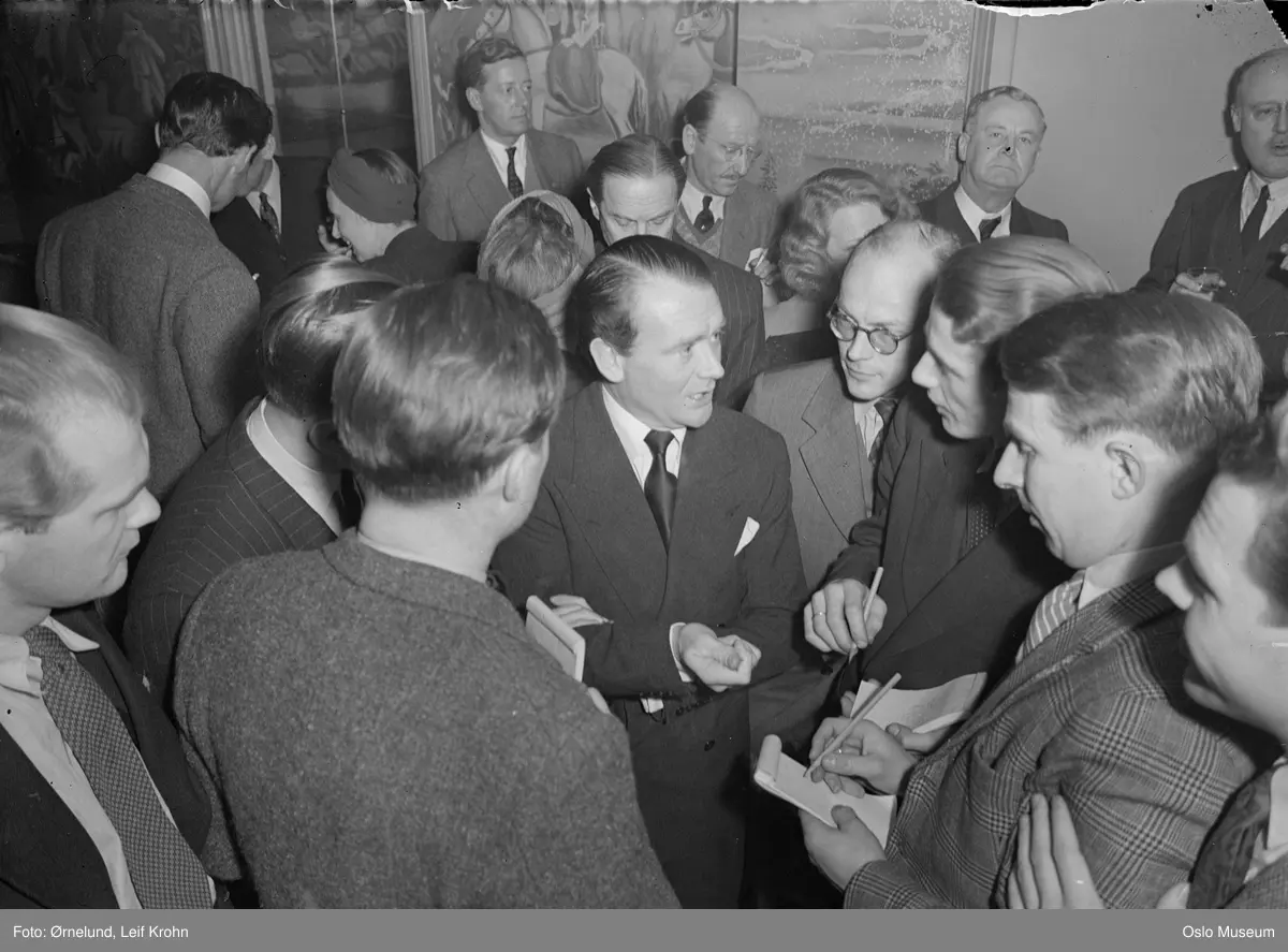 Hotel Bristol, interiør, Kommunenes filmcentrals pressekonferanse, menn, skuespiller, journalister