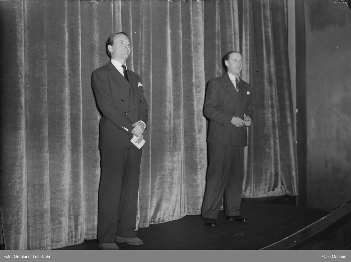 Gimle kino, interiør, scene, menn, skuespiller, politiker, sceneteppe
