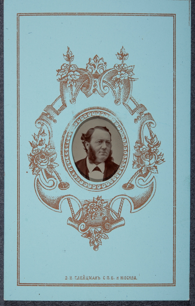 Portrett av Andreas Smestad. Ferrotypi, foto på metallplate. Bilte er tatt i Moskva. 
Andreas Smestad ble født på Smestad Østre på Ring I Ringsaker i 1845 av foreldrene Erich Haavelsen og Elie Jensdatter Tømten. Han var den yngste av 9 barn, 8 levde opp. Erich var født på Gården Ulven Østre på Ring og bosatte seg på Smestad en gang på 1820 tallet. Han kjøpte gården i 1827.
Han tok skolegang og handelspraksis i Kristiania i periode 1863 til – 65, deretter var han fram til 1869 handelsbetjent i Henrik Anker Steens virksomhet på Steen gård
I august 1870 tiltrådte han som bestyrer for Ringsaker Handelsforening, som var etablert i januar samme år. Forretningen ble lokalisert på Ringstrand, nede ved Mjøsa nær Ringsaker kirke. 
Handelsforeningen utviklet seg til å bli et svært omfattende handelsforetak med et svært bredt varespekter. Korrespondanse viser handel i store deler av Mjøs- distriktet og innkjøp fra mange virksomheter i Kristiania.
Allerede i 1869 viser han interesse for å bli agent for Dampskipsselskapene som frakter emigranter til Nord- Amerika, men hans posisjon og økonomiske grunnlag var ikke tilfredsstillende for disse selskapene. Men etter etableringen av handelsselskapet ble situasjonen en annen. Fra 1872 opererte hans om agent for flere befraktere, som Allan Linjen, Anker linjen, Amerikalinjen. Det Nord- Tyske Dampskipsselskap.. Det kan se ut som han drev denne virksomheten fram til 1882. 
Han giftet seg 10. oktober 1878 med Julie Simenstad, men hun døde alt et kort år senere, i 1879. I 1877 kjøpte Andreas eiendommen Eriksrud, men han flyttet ikke dit med familien.
I mars 1883 blir han valgt inn i ligningskommisjonen i Ringsaker Kommune
Den 30. oktober 1883 giftet han seg på nytt med søsteren til sin forrige kone,  Gunda Haagensdatter. De fikk 3 barn, Einar Haakon, Georg Emil og Harald Kristoffer.
Andreas Smestad døde desember 1892.