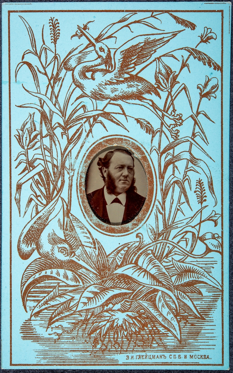 Portrett av Andreas Smestad. Ferrotypi, foto på metallplate. Bilte er tatt i Moskva. 
Andreas Smestad ble født på Smestad Østre på Ring I Ringsaker i 1845 av foreldrene Erich Haavelsen og Elie Jensdatter Tømten. Han var den yngste av 9 barn, 8 levde opp. Erich var født på Gården Ulven Østre på Ring og bosatte seg på Smestad en gang på 1820 tallet. Han kjøpte gården i 1827.
Han tok skolegang og handelspraksis i Kristiania i periode 1863 til – 65, deretter var han fram til 1869 handelsbetjent i Henrik Anker Steens virksomhet på Steen gård
I august 1870 tiltrådte han som bestyrer for Ringsaker Handelsforening, som var etablert i januar samme år. Forretningen ble lokalisert på Ringstrand, nede ved Mjøsa nær Ringsaker kirke. 
Handelsforeningen utviklet seg til å bli et svært omfattende handelsforetak med et svært bredt varespekter. Korrespondanse viser handel i store deler av Mjøs- distriktet og innkjøp fra mange virksomheter i Kristiania.
Allerede i 1869 viser han interesse for å bli agent for Dampskipsselskapene som frakter emigranter til Nord- Amerika, men hans posisjon og økonomiske grunnlag var ikke tilfredsstillende for disse selskapene. Men etter etableringen av handelsselskapet ble situasjonen en annen. Fra 1872 opererte hans om agent for flere befraktere, som Allan Linjen, Anker linjen, Amerikalinjen. Det Nord- Tyske Dampskipsselskap.. Det kan se ut som han drev denne virksomheten fram til 1882. 
Han giftet seg 10. oktober 1878 med Julie Simenstad, men hun døde alt et kort år senere, i 1879. I 1877 kjøpte Andreas eiendommen Eriksrud, men han flyttet ikke dit med familien.
I mars 1883 blir han valgt inn i ligningskommisjonen i Ringsaker Kommune
Den 30. oktober 1883 giftet han seg på nytt med søsteren til sin forrige kone,  Gunda Haagensdatter. De fikk 3 barn, Einar Haakon, Georg Emil og Harald Kristoffer.
Andreas Smestad døde desember 1892.