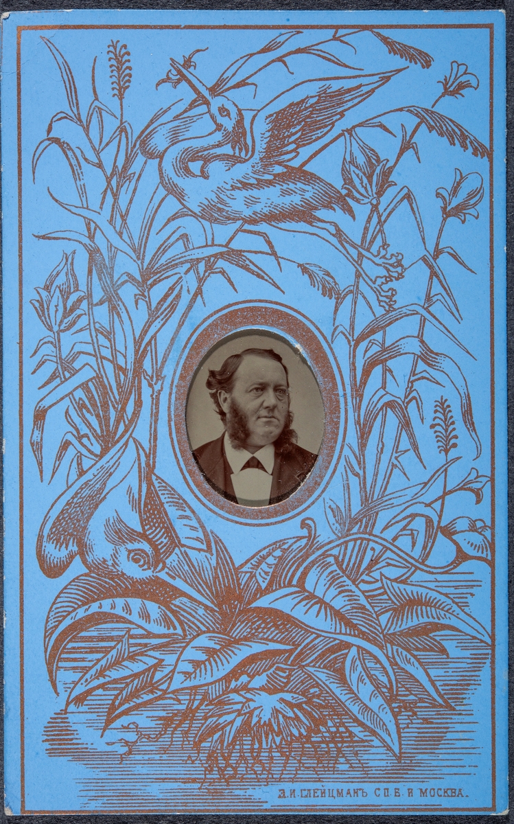 Portrett av Andreas Smestad. Ferrotypi, foto på metallplate. Bilte er tatt i Moskva. 
Andreas Smestad ble født på Smestad Østre på Ring I Ringsaker i 1845 av foreldrene Erich Haavelsen og Elie Jensdatter Tømten. Han var den yngste av 9 barn, 8 levde opp. Erich var født på Gården Ulven Østre på Ring og bosatte seg på Smestad en gang på 1820 tallet. Han kjøpte gården i 1827.
Han tok skolegang og handelspraksis i Kristiania i periode 1863 til – 65, deretter var han fram til 1869 handelsbetjent i Henrik Anker Steens virksomhet på Steen gård
I august 1870 tiltrådte han som bestyrer for Ringsaker Handelsforening, som var etablert i januar samme år. Forretningen ble lokalisert på Ringstrand, nede ved Mjøsa nær Ringsaker kirke. 
Handelsforeningen utviklet seg til å bli et svært omfattende handelsforetak med et svært bredt varespekter. Korrespondanse viser handel i store deler av Mjøs- distriktet og innkjøp fra mange virksomheter i Kristiania.
Allerede i 1869 viser han interesse for å bli agent for Dampskipsselskapene som frakter emigranter til Nord- Amerika, men hans posisjon og økonomiske grunnlag var ikke tilfredsstillende for disse selskapene. Men etter etableringen av handelsselskapet ble situasjonen en annen. Fra 1872 opererte hans om agent for flere befraktere, som Allan Linjen, Anker linjen, Amerikalinjen. Det Nord- Tyske Dampskipsselskap.. Det kan se ut som han drev denne virksomheten fram til 1882. 
Han giftet seg 10. oktober 1878 med Julie Simenstad, men hun døde alt et kort år senere, i 1879. I 1877 kjøpte Andreas eiendommen Eriksrud, men han flyttet ikke dit med familien.
I mars 1883 blir han valgt inn i ligningskommisjonen i Ringsaker Kommune
Den 30. oktober 1883 giftet han seg på nytt med søsteren til sin forrige kone,  Gunda Haagensdatter. De fikk 3 barn, Einar Haakon, Georg Emil og Harald Kristoffer.
Andreas Smestad døde desember 1892.