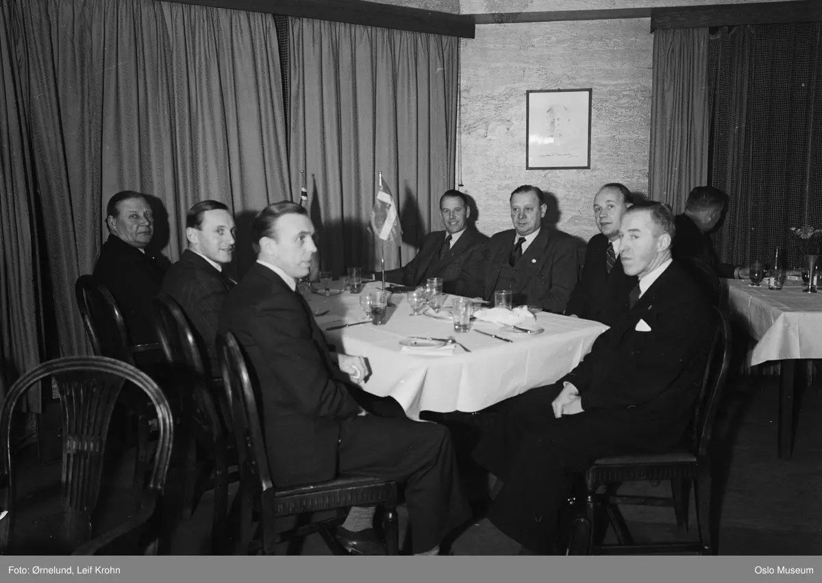 restaurant Metropol, interiør, menn, svenske og norske skøyteledere, møte