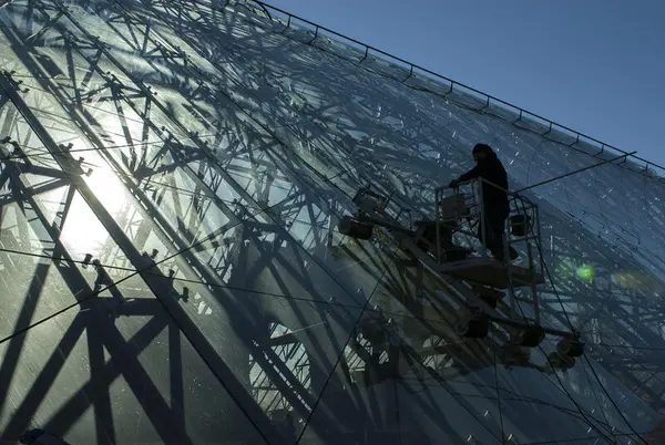 Renhold av vernebygget på Domkirkeodden tar mange uker.