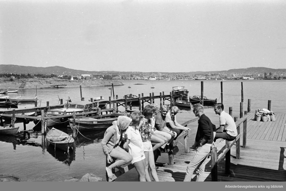 Fergeleiet på Øya Nakholmen, eller Nakkholmen (offisiell skrivemåte) i Oslofjorden. Juli 1963