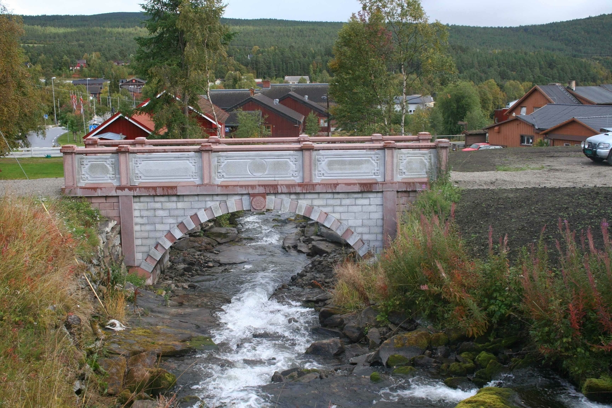 Skulpturparken på Tolga, vennskapsbrua