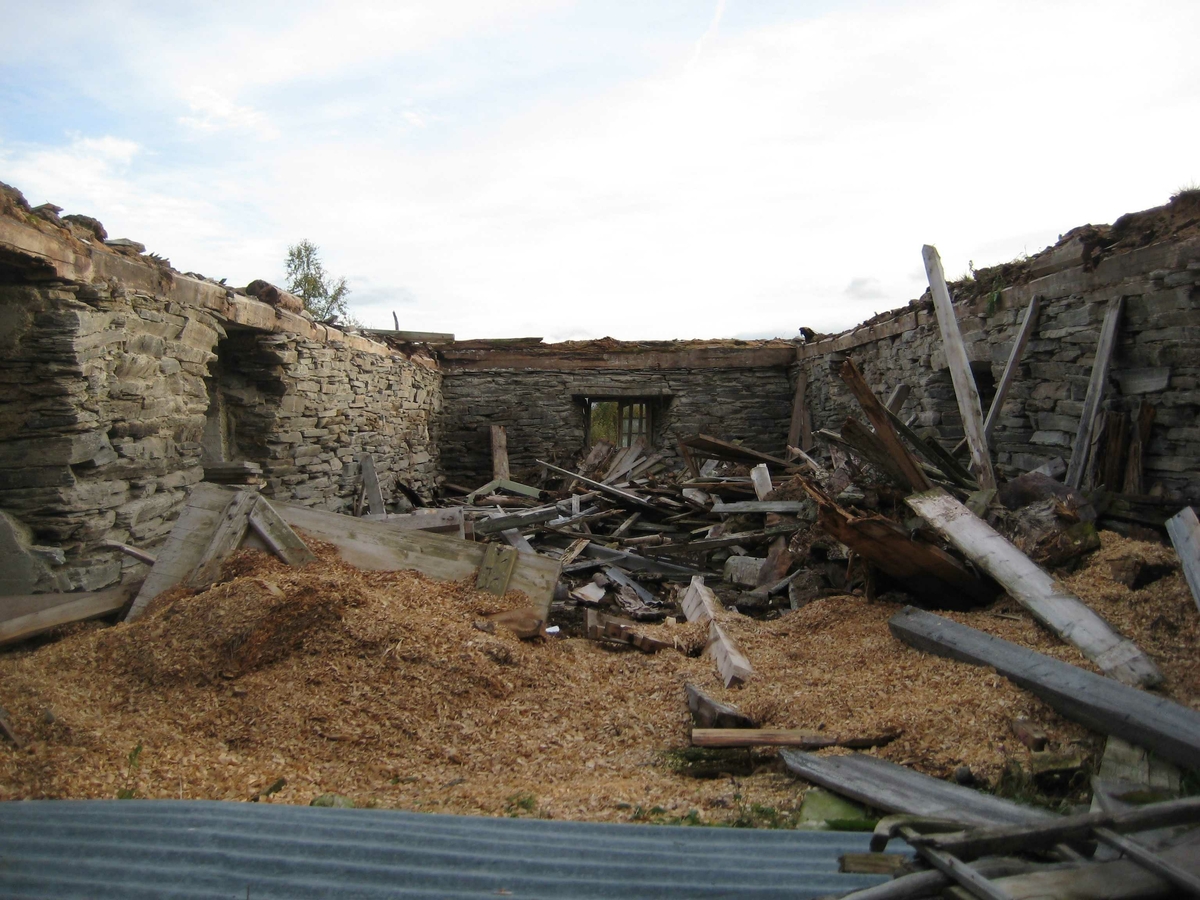 Steinfjøs, ruin
