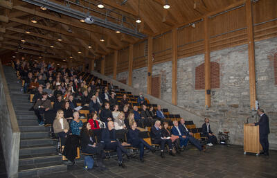 Aulaen på Domkirkeodden hadde mange gjester under premieutdelingen av arkitektkonkurransen.