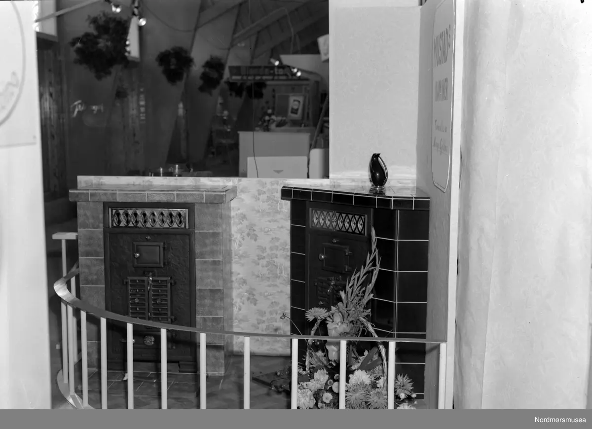 Husmormessen 1954. Fra fotoarkivet etter portrettfotograf Claus Monge. Nordmøre museum overtok samlingen fra sommeren 2011.