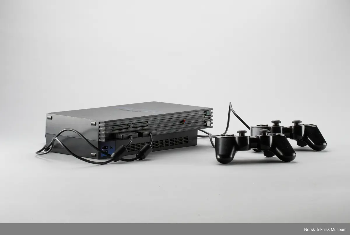 Playstation spill konsoll og en kontroller.