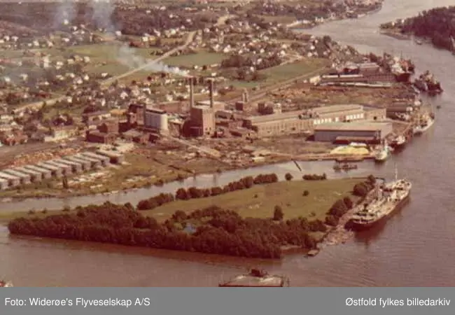 Flyfoto av Greåker Cellulose, Greåker i Tune i 1960.