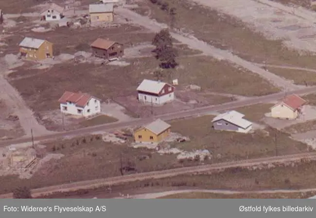 Flyfoto av boligområde på Brevik og Vesteng i Tune.