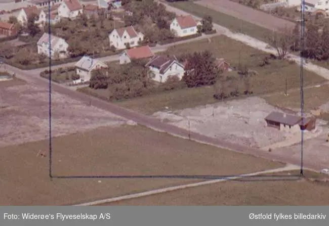 Flyfoto av boligområde på Brevik i Tune.