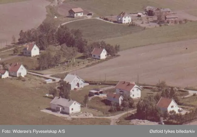 Flyfoto av boligområde på Brevik i Tune.