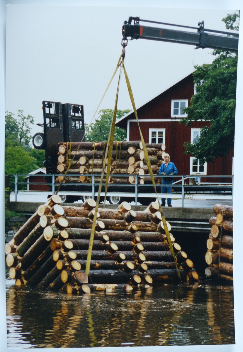Rekonstruktion av "spikbryggan", en lastagebrygga för bruket.