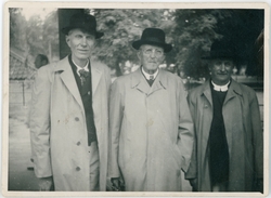 Johan Olsson, Hjort Anders och Viksta-Lasse på väg till spel