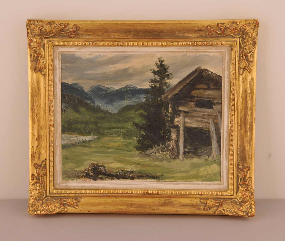Frå gardstun, Loft. Landskap i bakgrunnen.