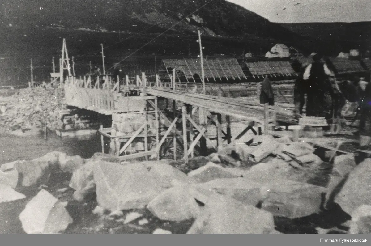 Oppføring av Kvalsund bru i 1924.