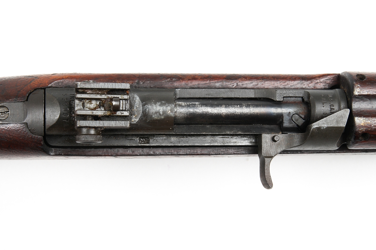 Amerikansk lett, halvautomatisk gevær. 

Tekniske data 
Kaliber: 30 Carbine 
Mekanisme: Halvautomatisk 
Vekt, uladet: 2,36 kg 
Lengde: 904 mm 
Løpslengde: 458 mm 
Magasinkapasitet: 15 og 30 
Siktemidler: Hullsikte