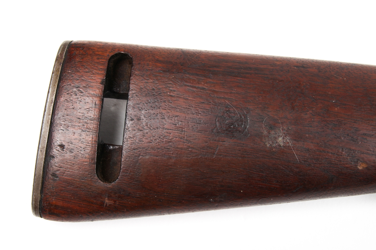 Amerikansk lett, halvautomatisk gevær. 

Tekniske data 
Kaliber: 30 Carbine 
Mekanisme: Halvautomatisk 
Vekt, uladet: 2,36 kg 
Lengde: 904 mm 
Løpslengde: 458 mm 
Magasinkapasitet: 15 og 30 
Siktemidler: Hullsikte