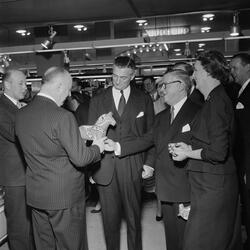 Christian Diors besök på NK, Nordiska kompaniet, i Stockholm