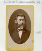 Porträtt av trafikdirektör Adolf Valentin Sjöstedt. Född i Skara 1833 inflyttade han till Linköping vid årsskiftet 1874-75. Med sig hade han sonen Erik Valentin från ett kortvarigt äktenskap som fått sitt slut när makan avlidit kort efter sonens födelse. I förstone bodde Sjöstedt med sonen i Linköpings stationshus men flyttade till en våning på Kungsgatan i samband med nytt äktenskap 1883. Hans andra hustru hette Elin Anna Maria Boman och var bördig från Södertälje. Året därpå föddes deras gemensamma dotter Gunhild och efterhand flyttade familjen till ny bostad i hörnet av Drottninggatan och Repslagaregatan. Senhösten år 1898 bröt de upp från Linköping för ny tillvaro i Stockholm. Sjöstedt avled den 14 maj 1908. Han var då skriven i Solna.