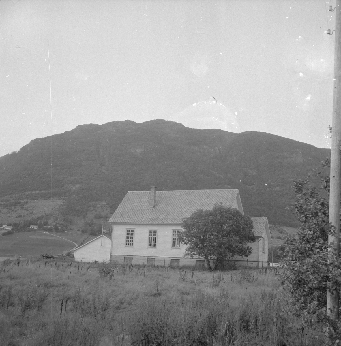 Ølen ungdomshus i Ølensjøen, ca. 1970.