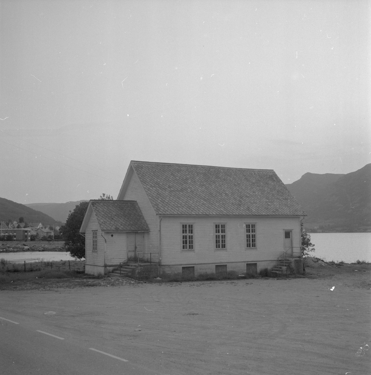 Ølen ungdomshus i Ølensjøen, ca. 1970.