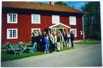 Elektronisk-historiska Institutionen, Göteborgs Universitet. Avtackning av Bengt Berglund, professor tekn.-hist. Framför vandrarhemmet.