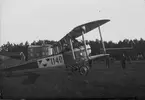 Flygplan FVM Albatros 160 märkt nr 1140 uppställt på flygfältet framför kanslihuset på Flygkompaniet på Malmen, ca 1921-1922.