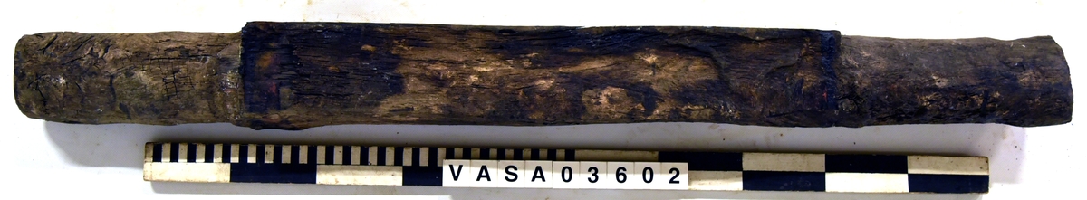 Eroderad lavettaxel,  dokumenterades monterad, ( vissa mått kunde inte tas).  

Eroded axle, recorded  assembled, ( some measurements unobtainable)