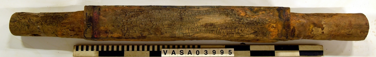 Lavettaxel, bak. 
Rear axle, remounted with hardware.