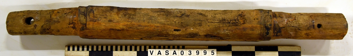 Lavettaxel, bak. 
Rear axle, remounted with hardware.