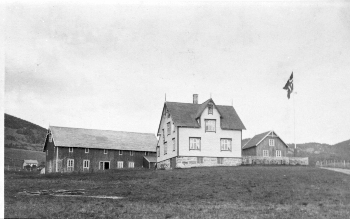 Husby gård på Borkenes.