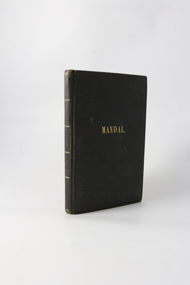 Bok med harde permer (a). Avis lagt løst inn i boken (b)