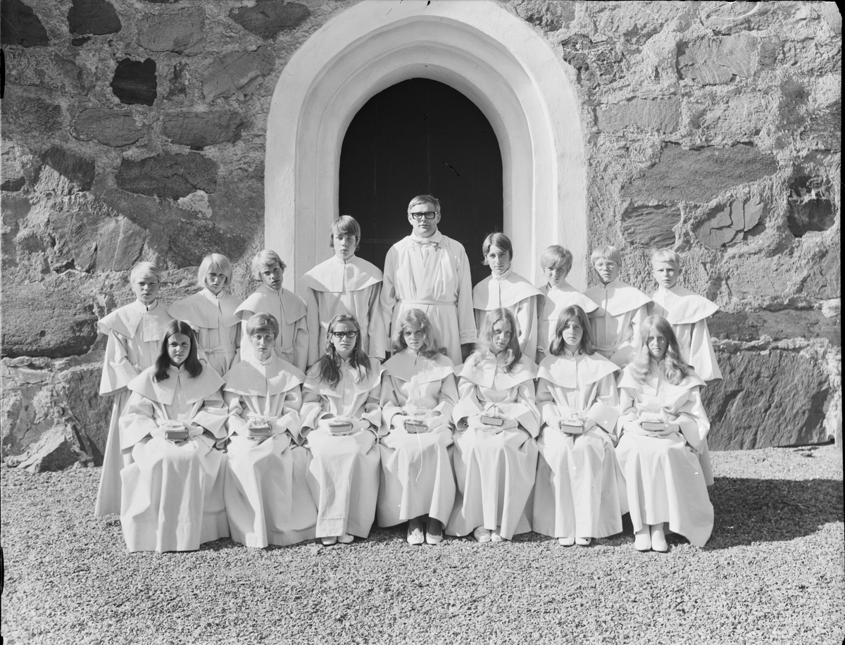Konfirmander, Hökhuvuds kyrka, Uppland 1970